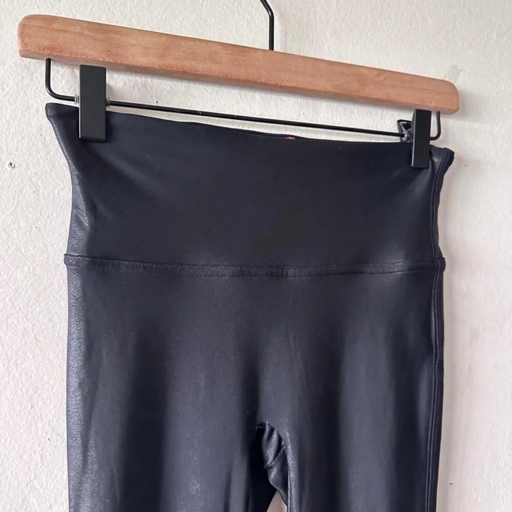 SPANX Faux Leather High-Waist Leggings Black Shaping Fit Holiday & Winter - Picture 3 of 8